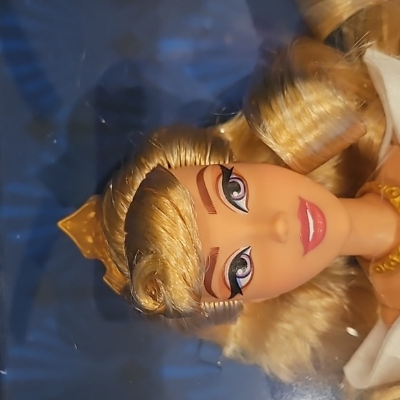 Disney Collector, Radiance Collection, Aurora Doll, New in Box - Picture 7 of 11